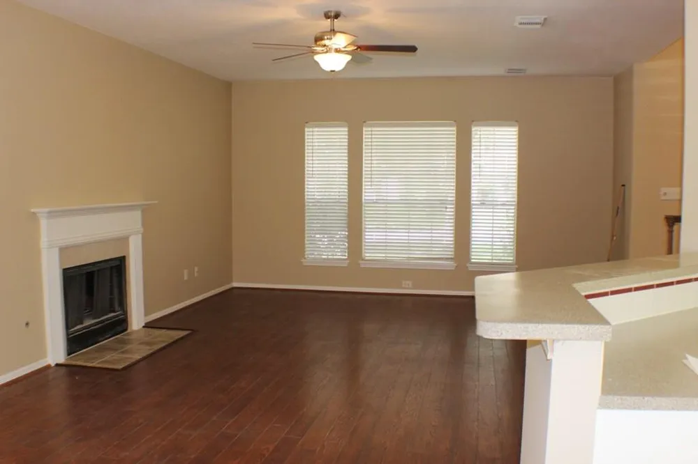 105 Crimson Bay Drive League City, TX 77573