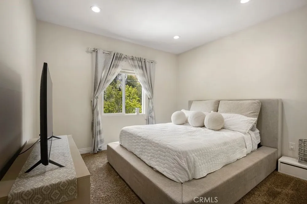 9304 FRANKLIN STREET Chatsworth, CA 91311
