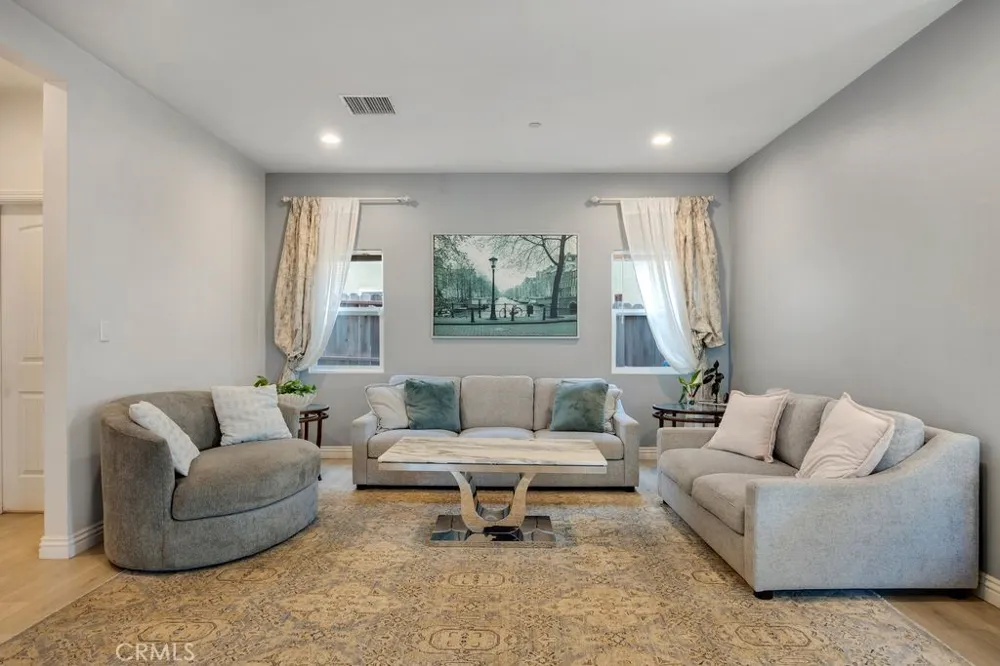 9304 FRANKLIN STREET Chatsworth, CA 91311
