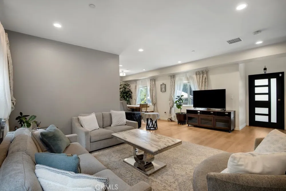 9304 FRANKLIN STREET Chatsworth, CA 91311