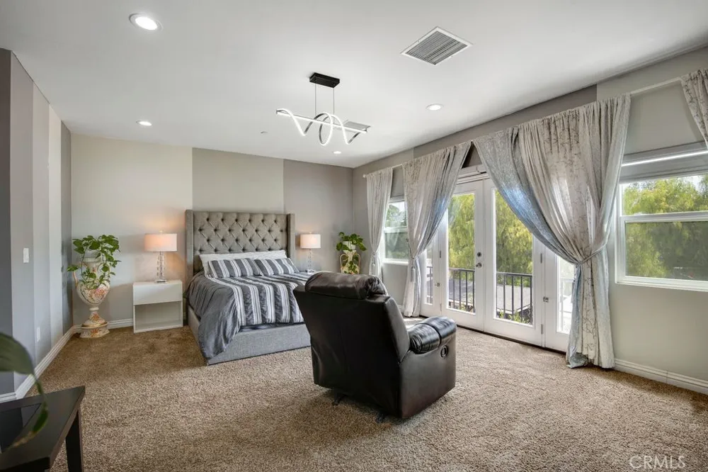 9304 FRANKLIN STREET Chatsworth, CA 91311