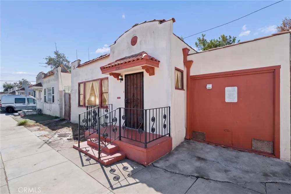 1174 E 9th Street Long Beach, CA 90813