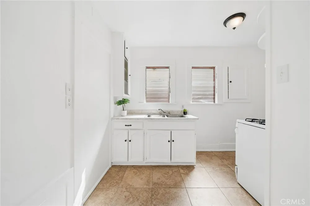 1174 E 9th Street Long Beach, CA 90813