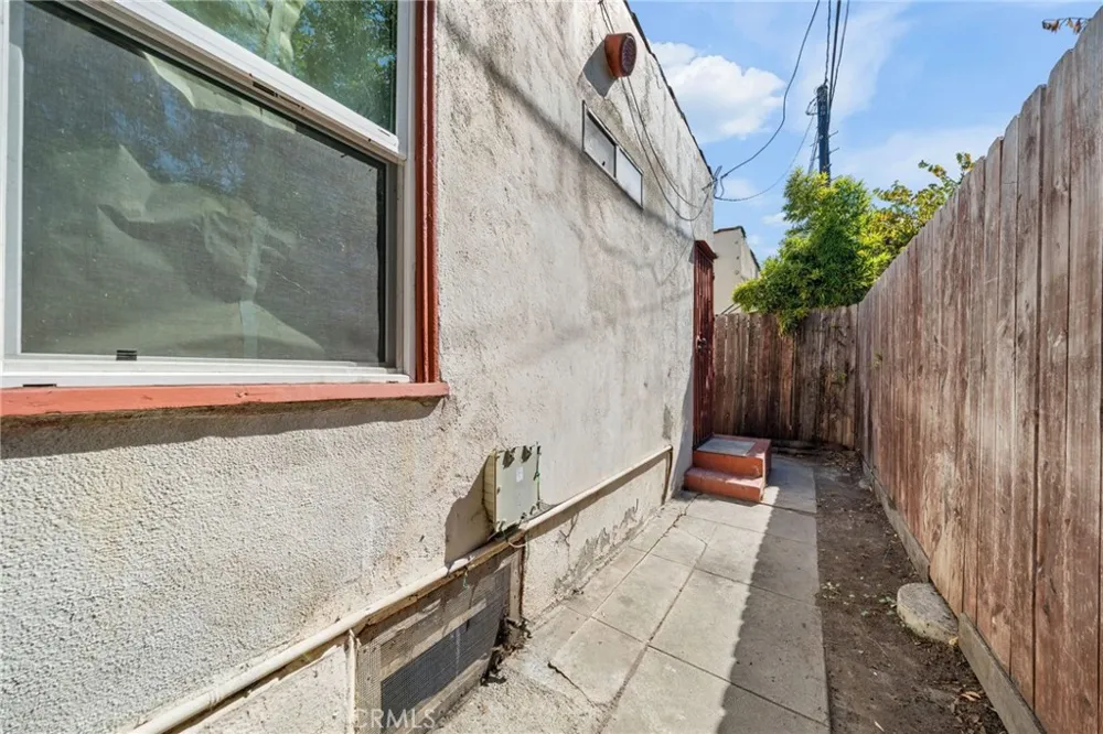 1174 E 9th Street Long Beach, CA 90813