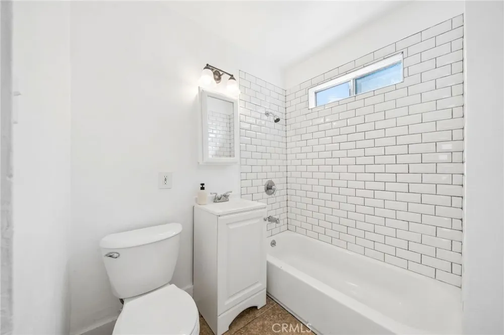 1174 E 9th Street Long Beach, CA 90813