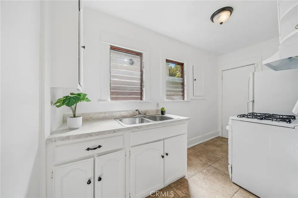 1174 E 9th Street Long Beach, CA 90813