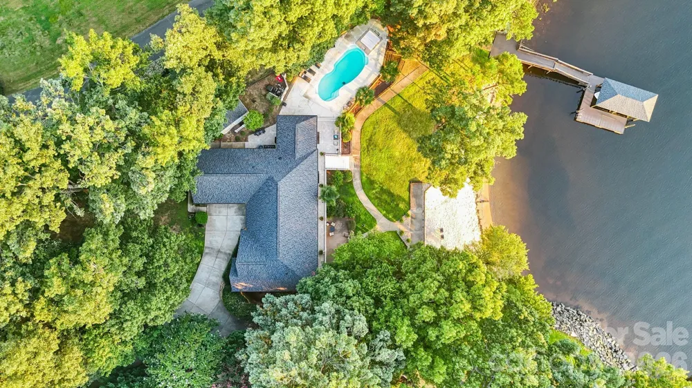 172 Mariner Pointe Lane Mooresville, NC 28117