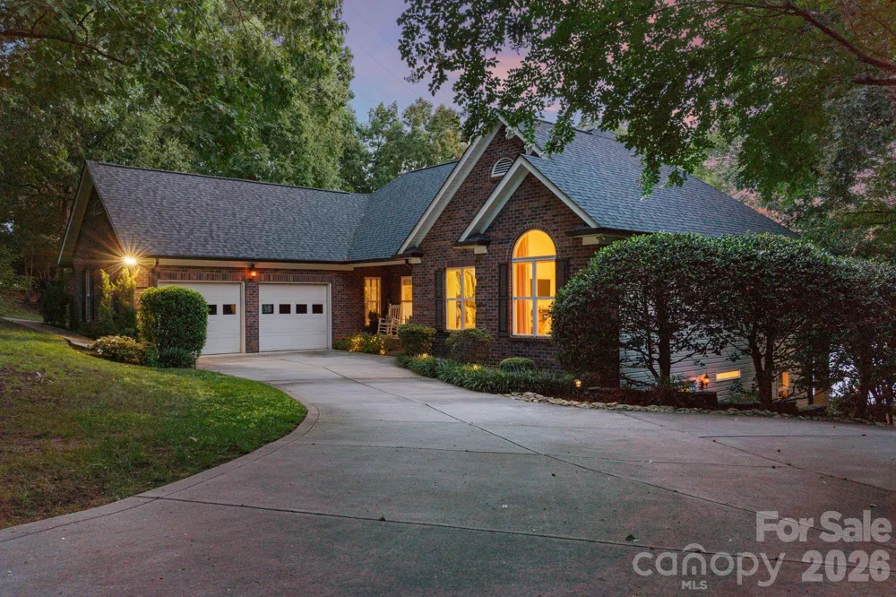 172 Mariner Pointe Lane Mooresville, NC 28117