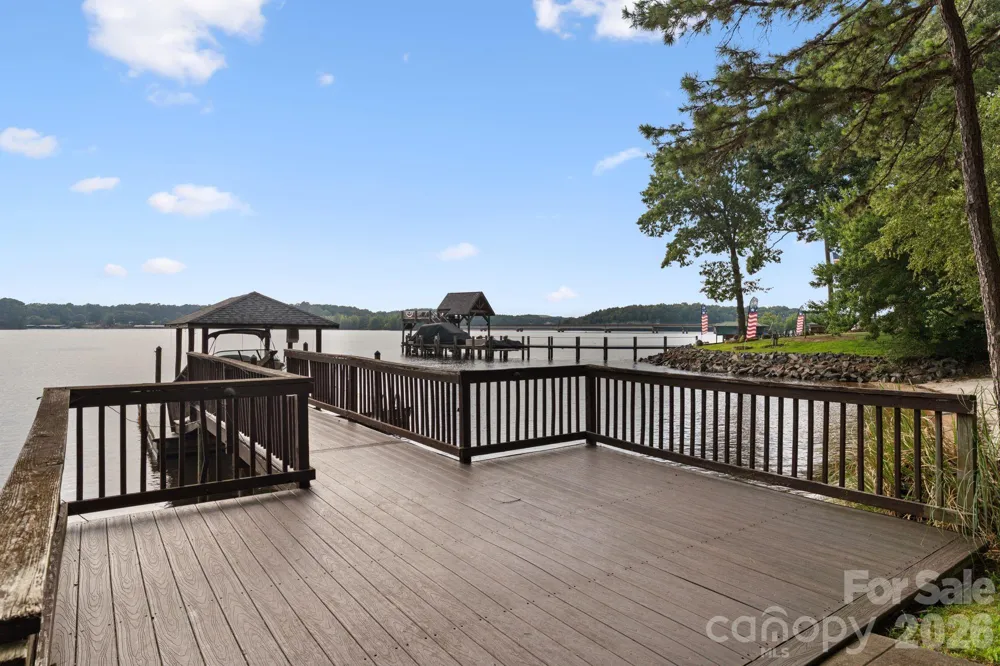 172 Mariner Pointe Lane Mooresville, NC 28117