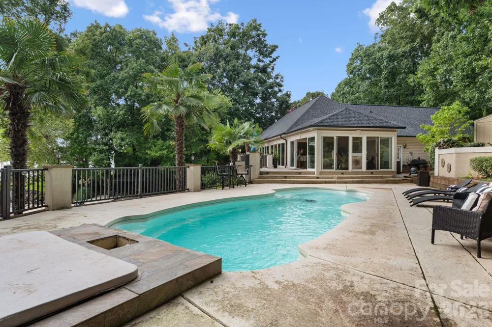 172 Mariner Pointe Lane Mooresville, NC 28117
