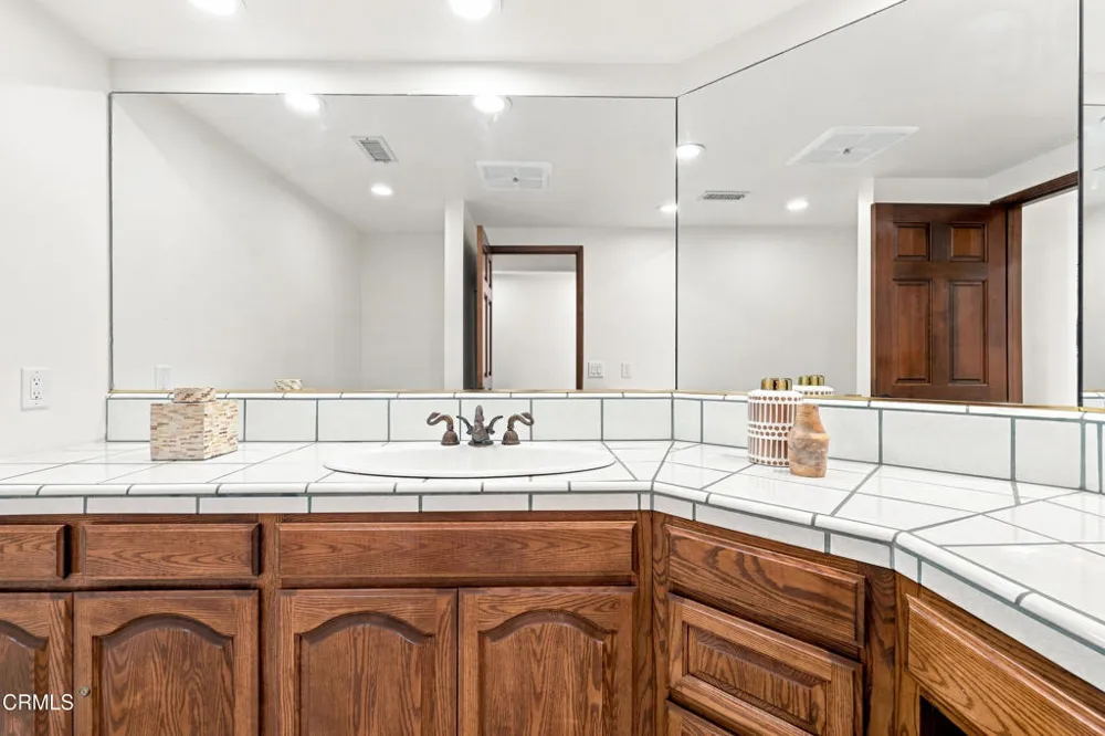 3933 Ocean Drive Oxnard, CA 93035