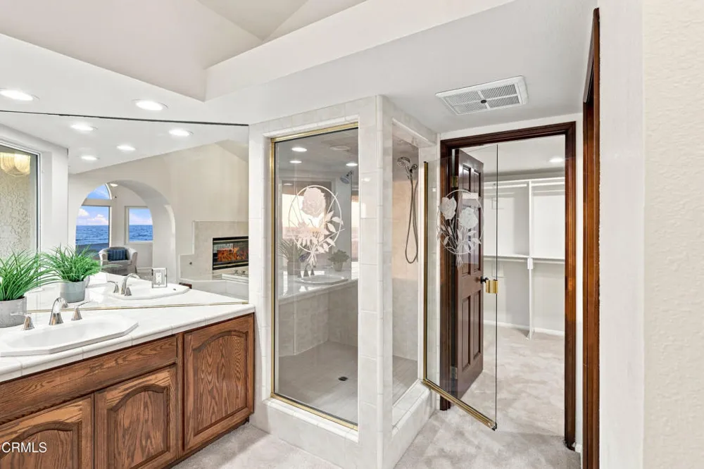3933 Ocean Drive Oxnard, CA 93035