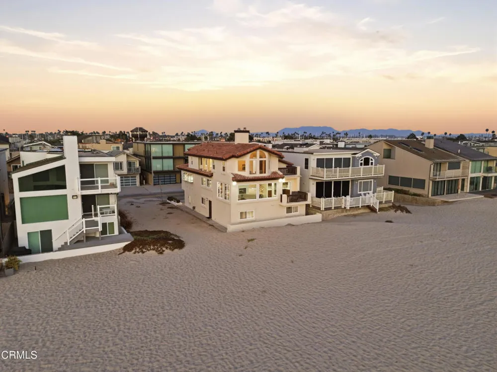 3933 Ocean Drive Oxnard, CA 93035