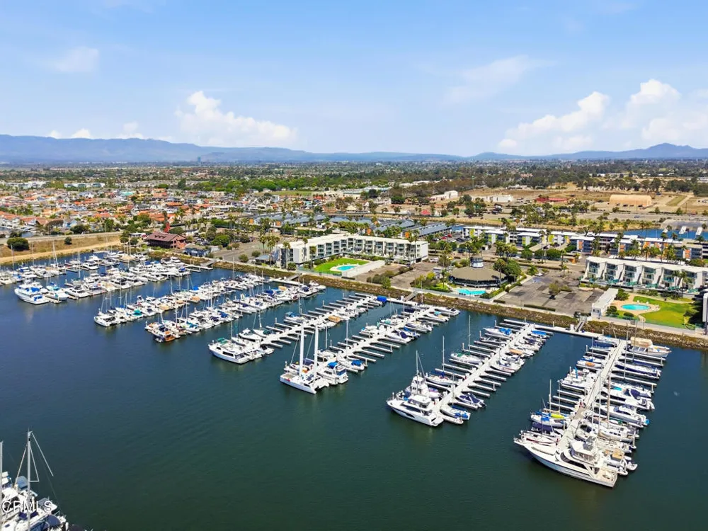 3933 Ocean Drive Oxnard, CA 93035