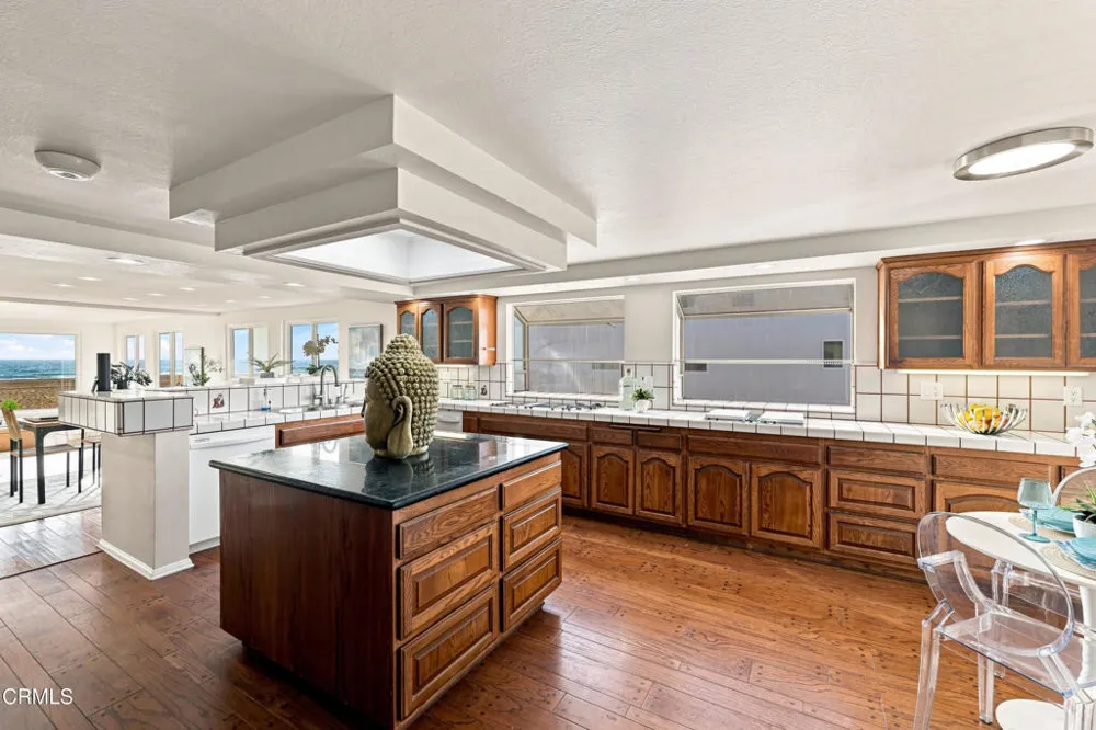3933 Ocean Drive Oxnard, CA 93035