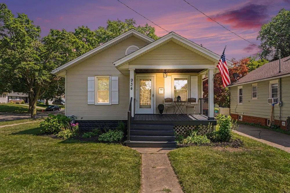 934 Diamond Avenue NE Grand Rapids, MI 49503