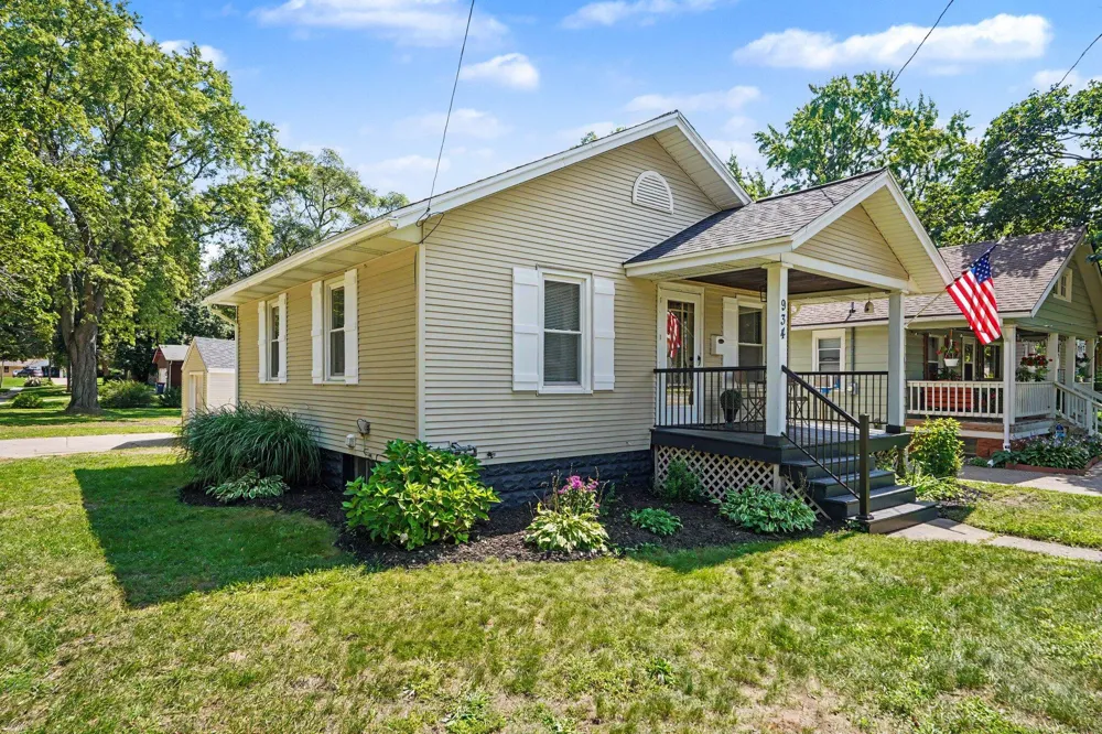 934 Diamond Avenue NE Grand Rapids, MI 49503