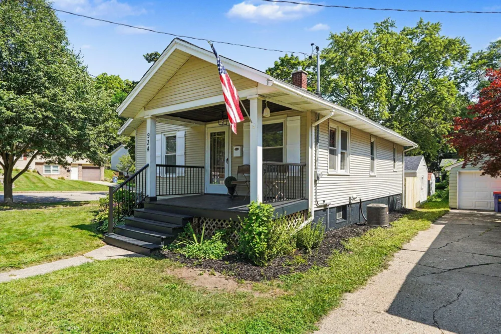 934 Diamond Avenue NE Grand Rapids, MI 49503