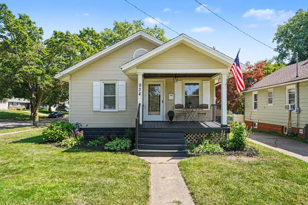 934 Diamond Avenue NE Grand Rapids, MI 49503