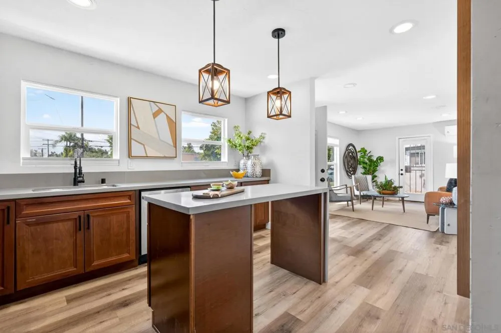 4668 E Mountain View Dr San Diego, CA 92116