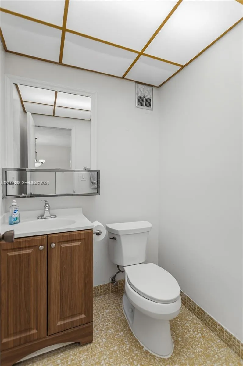 7300 NW 17th St #310 Plantation, FL 33313