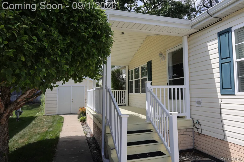 299 Dennis K Court White Lake Charter Township, MI 48386