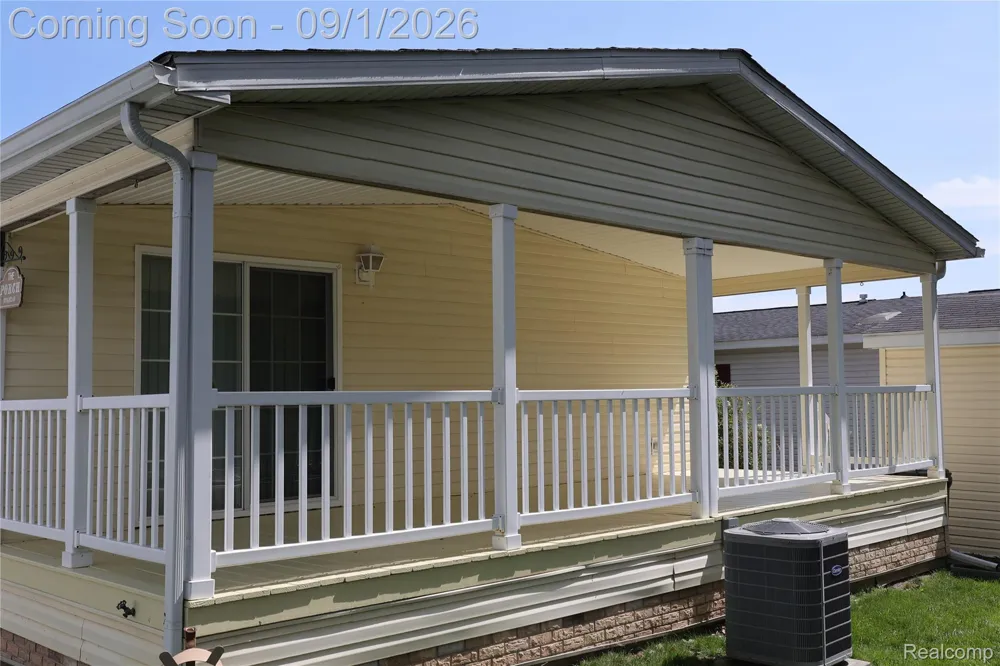 299 Dennis K Court White Lake Charter Township, MI 48386