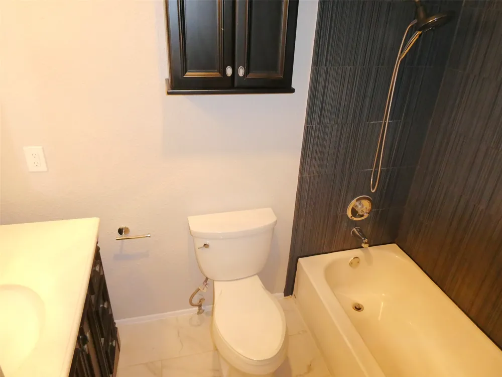 8400 JAMESTOWN DRIVE #204 Austin, TX 78758