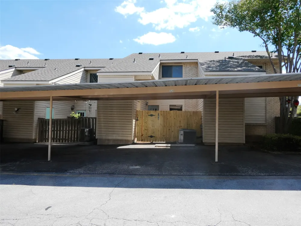 8400 JAMESTOWN DRIVE #204 Austin, TX 78758