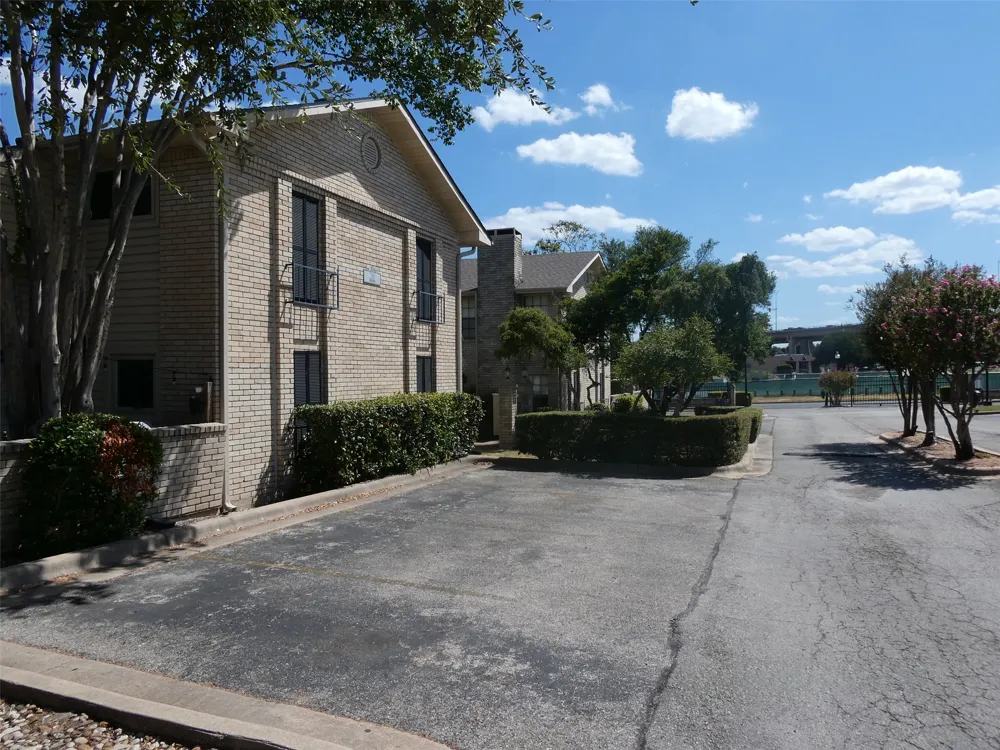8400 JAMESTOWN DRIVE #204 Austin, TX 78758