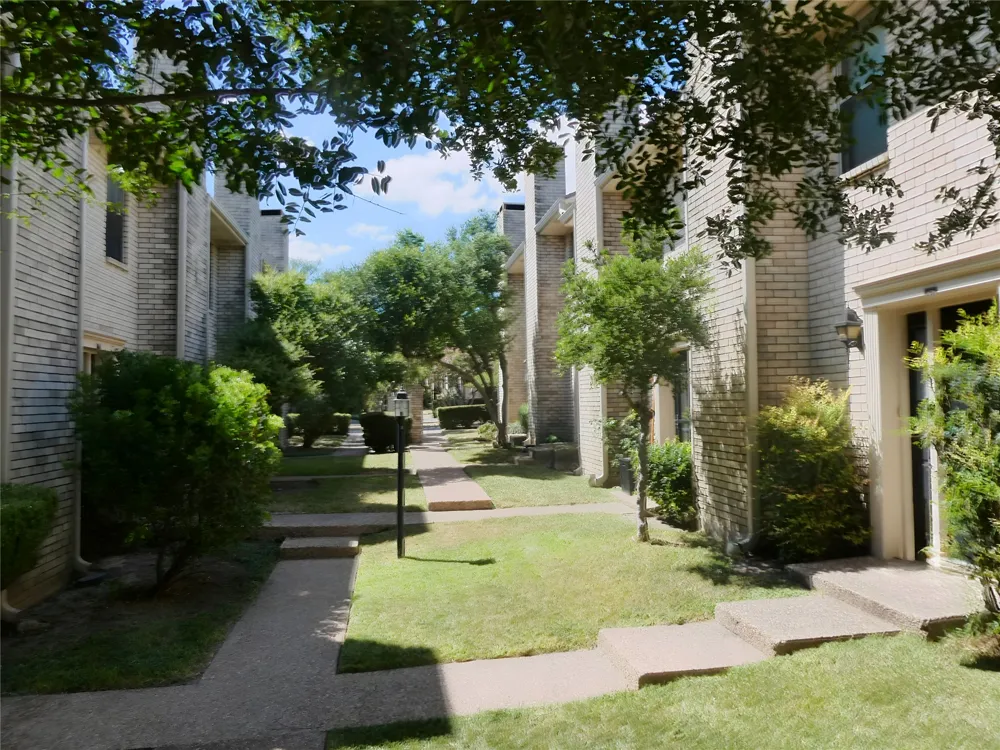 8400 JAMESTOWN DRIVE #204 Austin, TX 78758