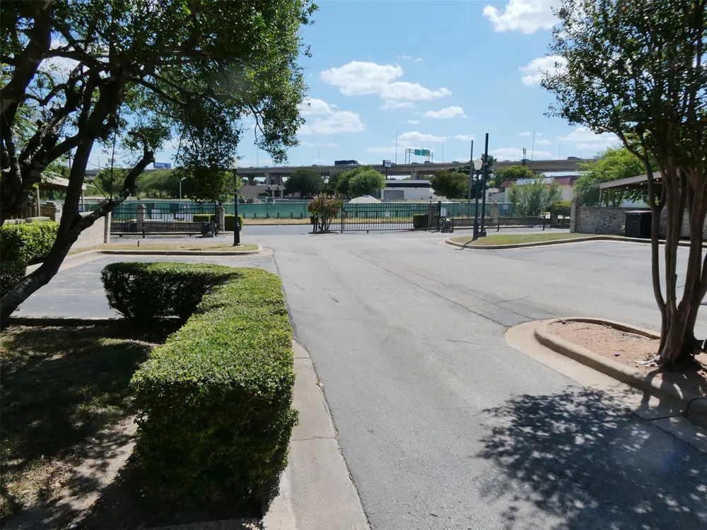8400 JAMESTOWN DRIVE #204 Austin, TX 78758