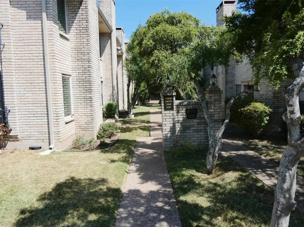 8400 JAMESTOWN DRIVE #204 Austin, TX 78758