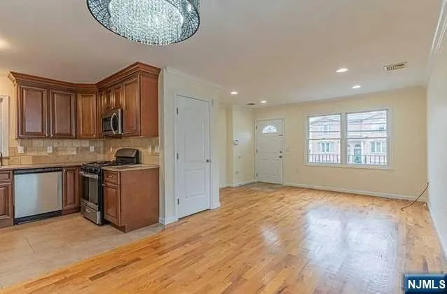 453 Park Avenue 1 Fairview, NJ 07022