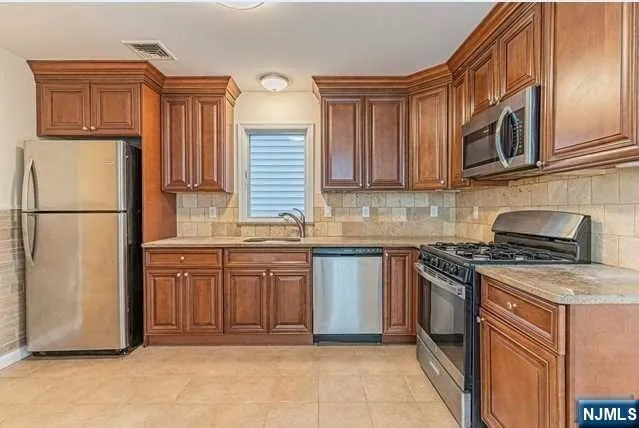 453 Park Avenue 1 Fairview, NJ 07022