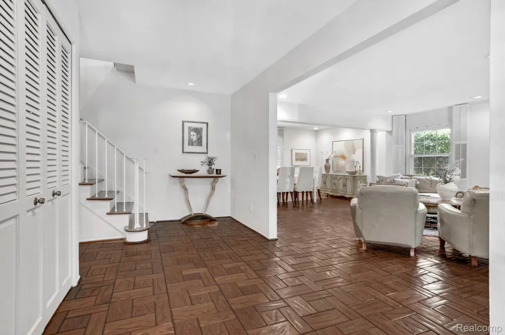 4855 Thorntree Drive West Bloomfield Charter Township, MI 48322