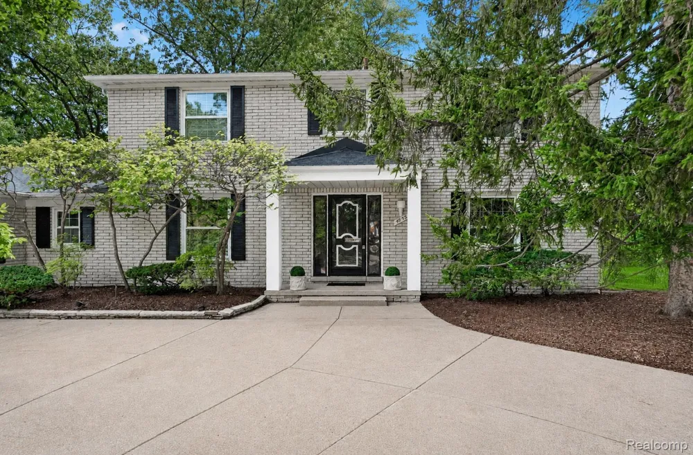4855 Thorntree Drive West Bloomfield Charter Township, MI 48322