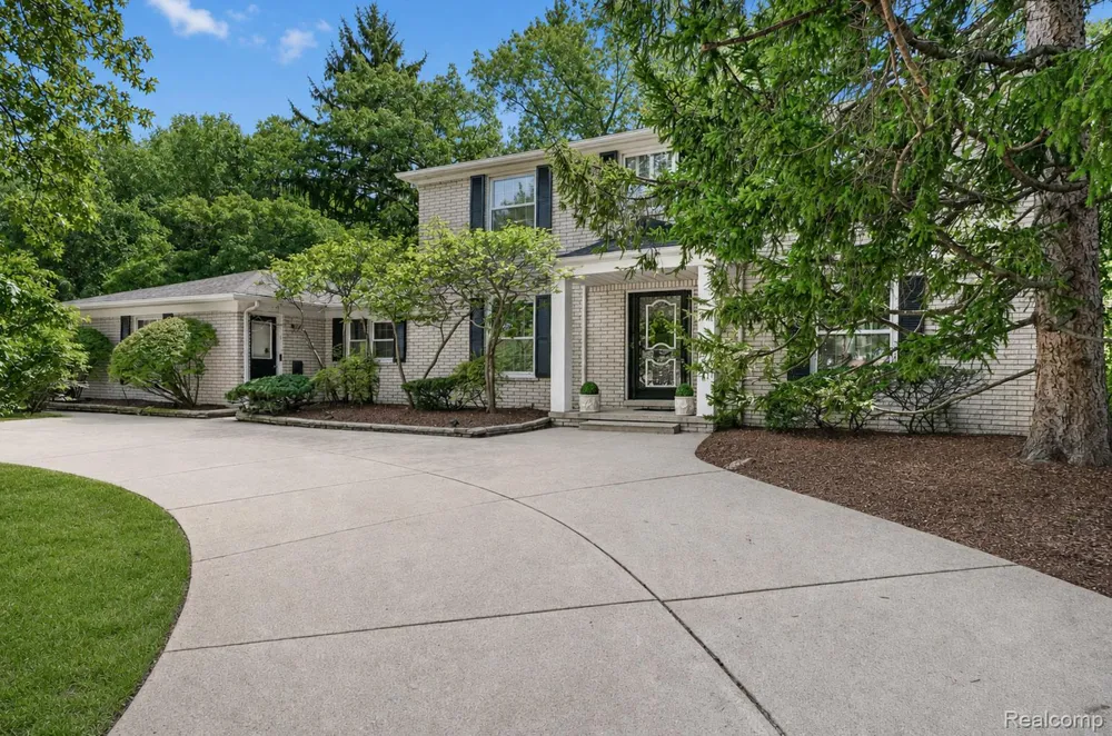 4855 Thorntree Drive West Bloomfield Charter Township, MI 48322