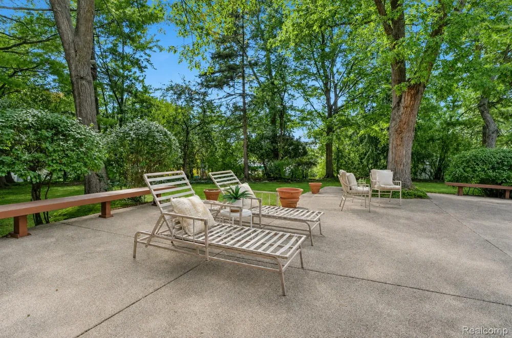 4855 Thorntree Drive West Bloomfield Charter Township, MI 48322