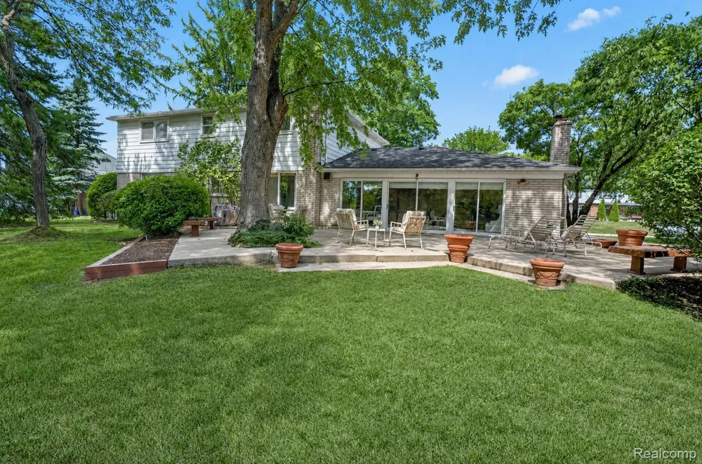 4855 Thorntree Drive West Bloomfield Charter Township, MI 48322