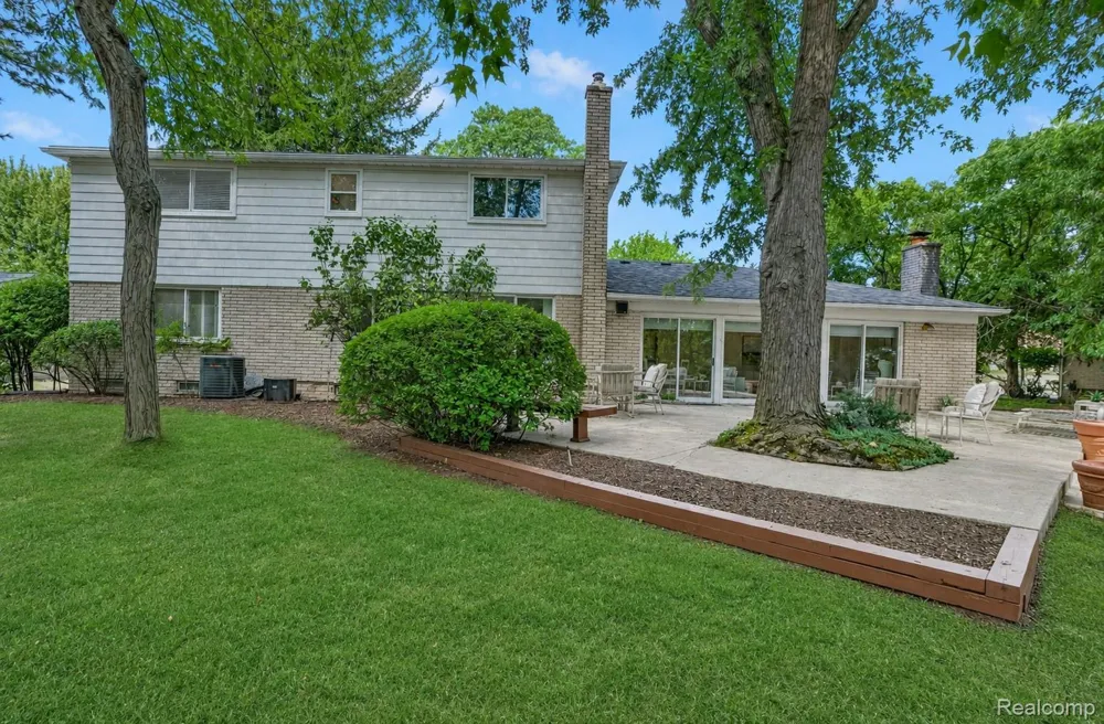4855 Thorntree Drive West Bloomfield Charter Township, MI 48322