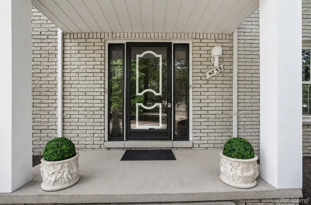 4855 Thorntree Drive West Bloomfield Charter Township, MI 48322