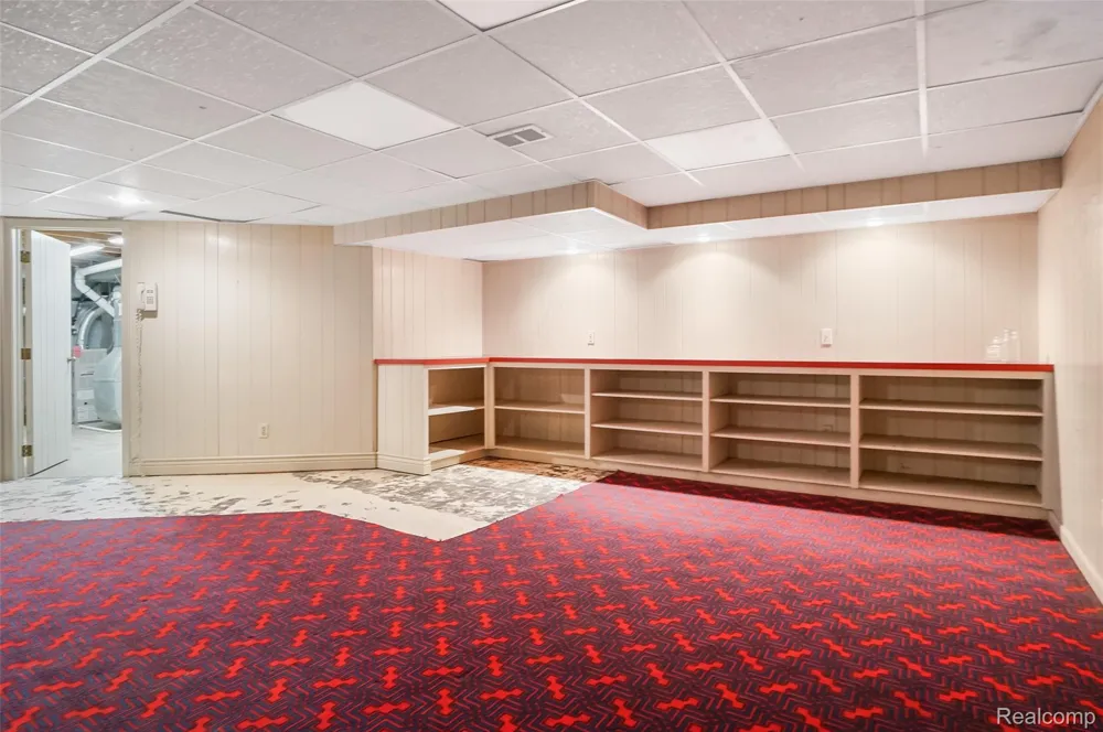 4855 Thorntree Drive West Bloomfield Charter Township, MI 48322