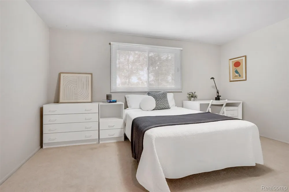4855 Thorntree Drive West Bloomfield Charter Township, MI 48322