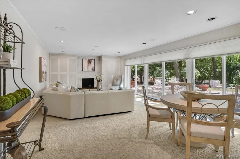 4855 Thorntree Drive West Bloomfield Charter Township, MI 48322