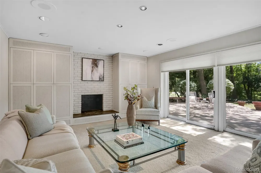 4855 Thorntree Drive West Bloomfield Charter Township, MI 48322