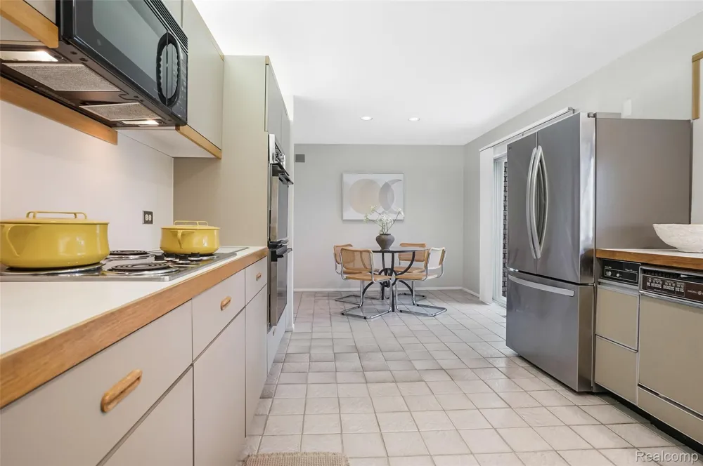 4855 Thorntree Drive West Bloomfield Charter Township, MI 48322