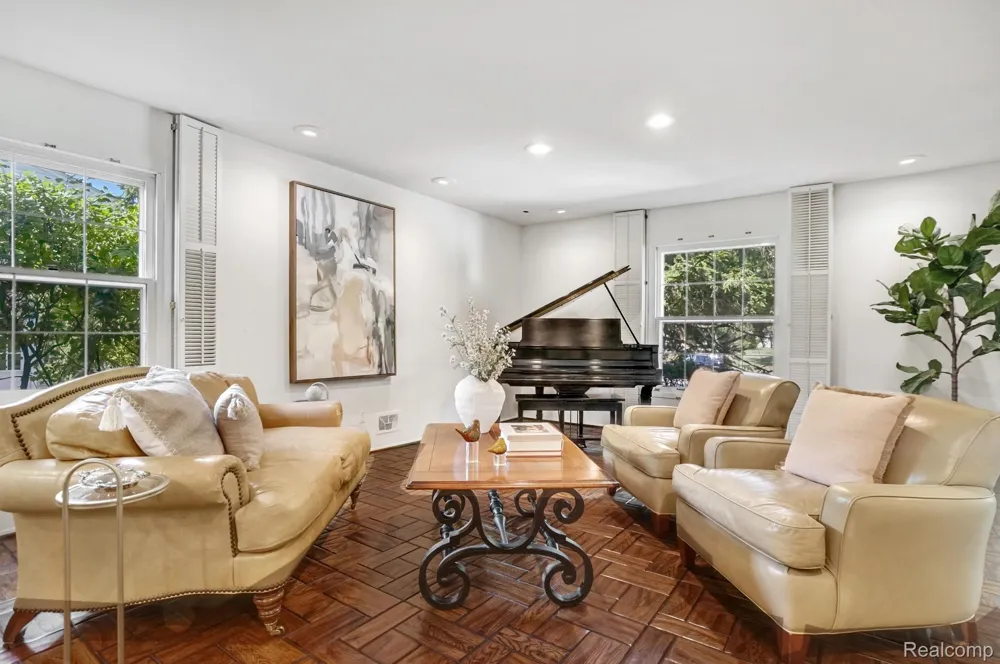 4855 Thorntree Drive West Bloomfield Charter Township, MI 48322