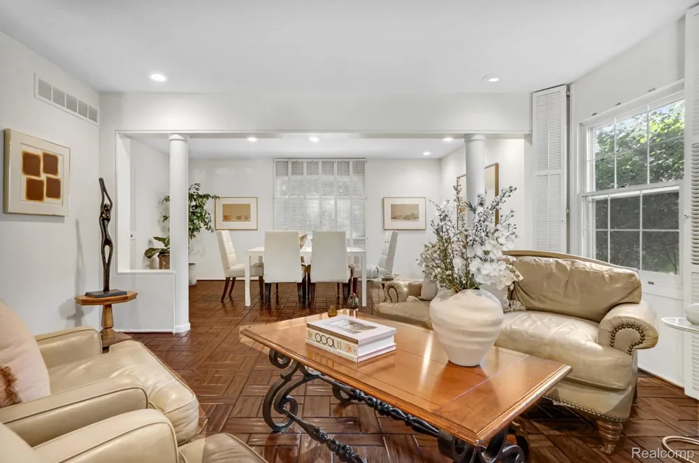 4855 Thorntree Drive West Bloomfield Charter Township, MI 48322