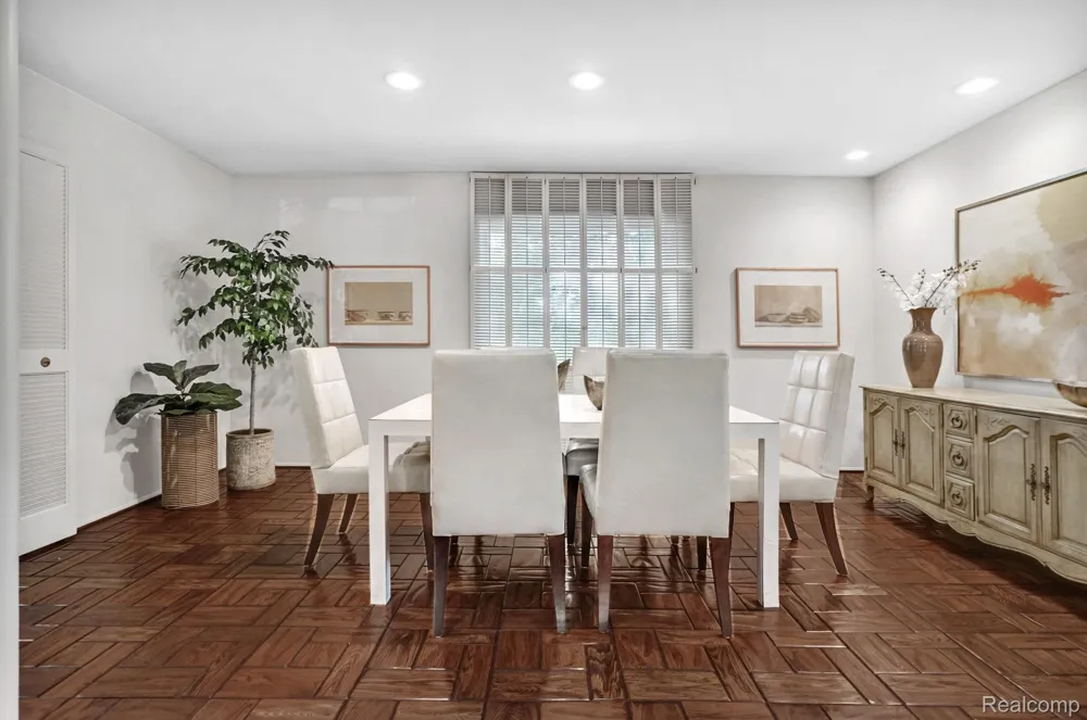 4855 Thorntree Drive West Bloomfield Charter Township, MI 48322